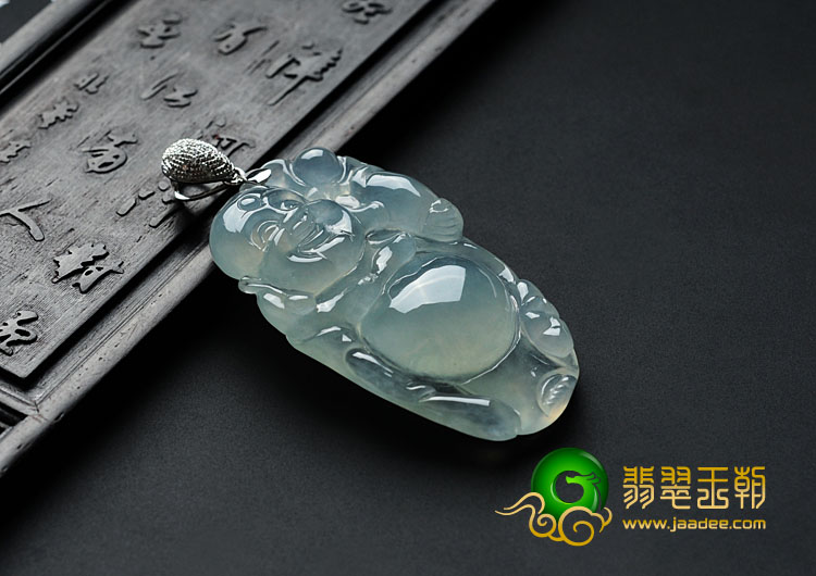 冰种晴水缅甸翡翠逍遥佛挂件