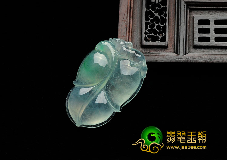 冰种飘翠缅甸翡翠叶子挂件