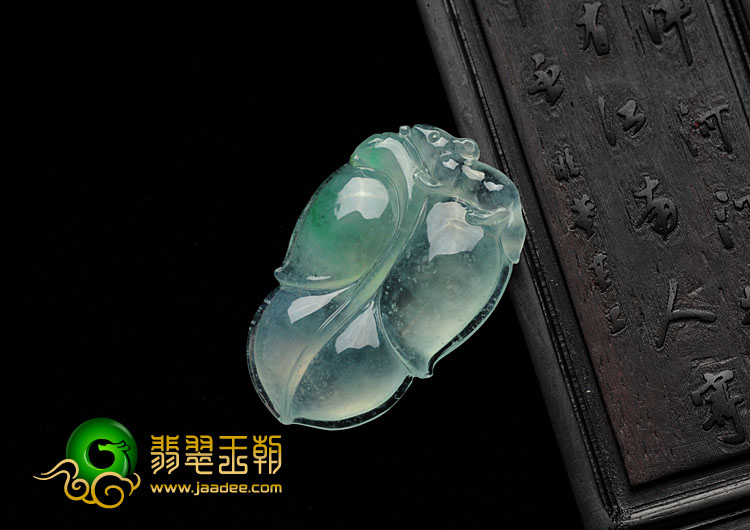 冰种飘翠缅甸翡翠叶子挂件