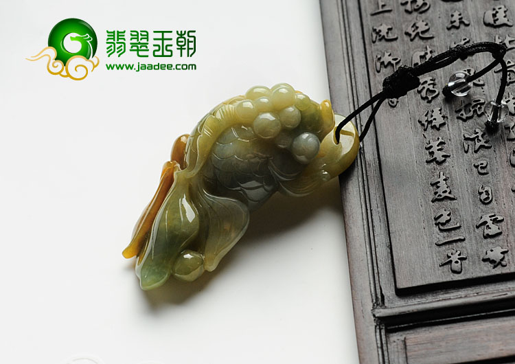 细糯种三彩缅甸翡翠金鱼挂件
