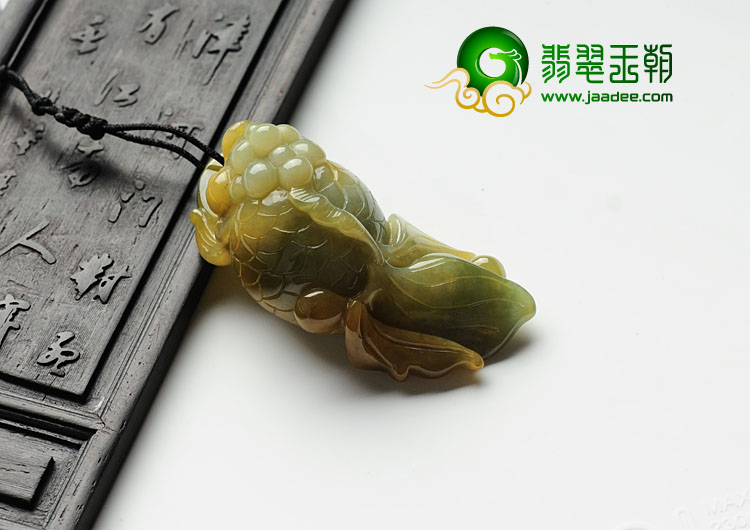 细糯种三彩缅甸翡翠金鱼挂件