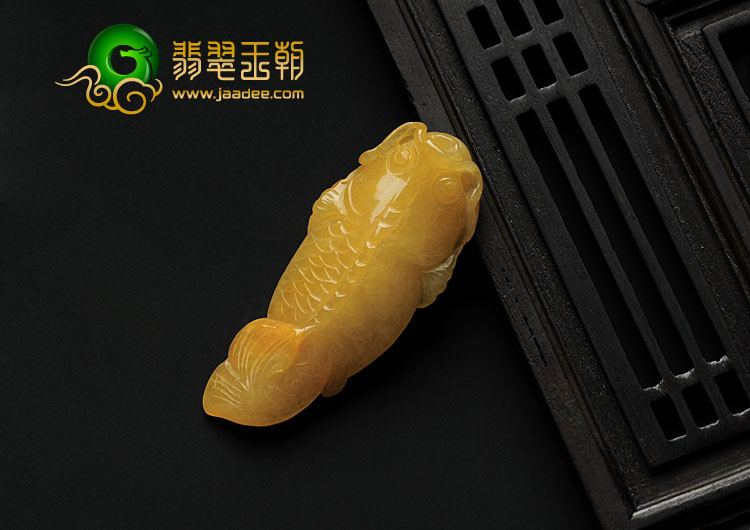糯冰种黄翡缅甸翡翠金鱼挂件