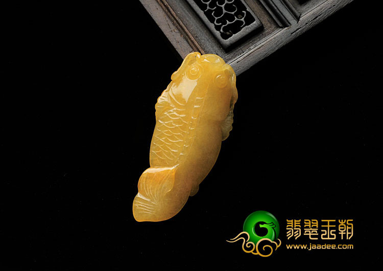 糯冰种黄翡缅甸翡翠金鱼挂件