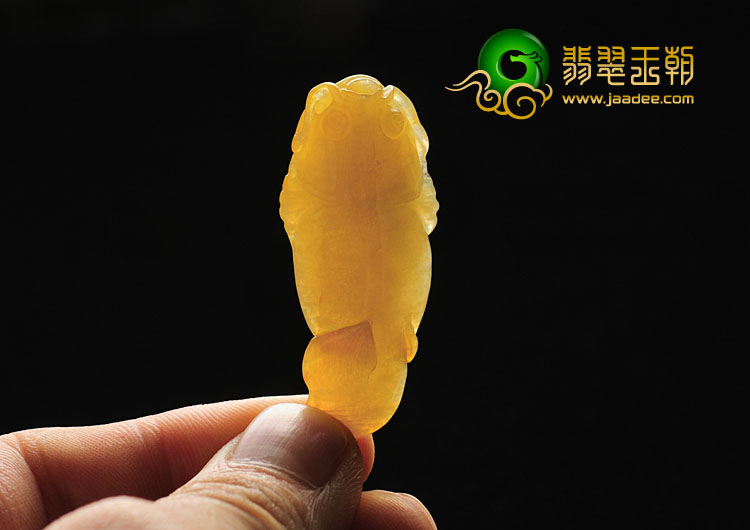 糯冰种黄翡缅甸翡翠金鱼挂件