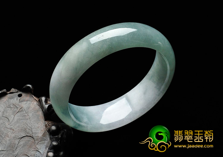 糯冰种晴水略带春色缅甸翡翠手镯（56.2mm）