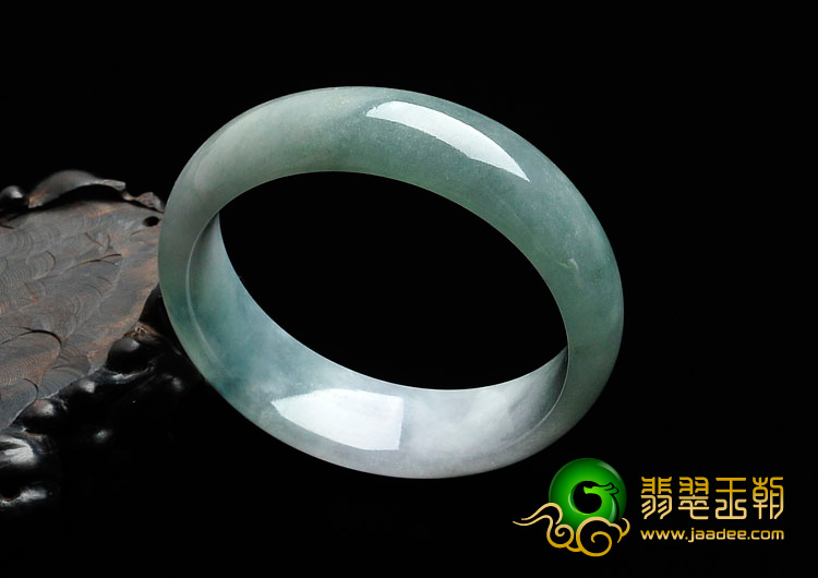 糯冰种晴水略带春色缅甸翡翠手镯（56.2mm）