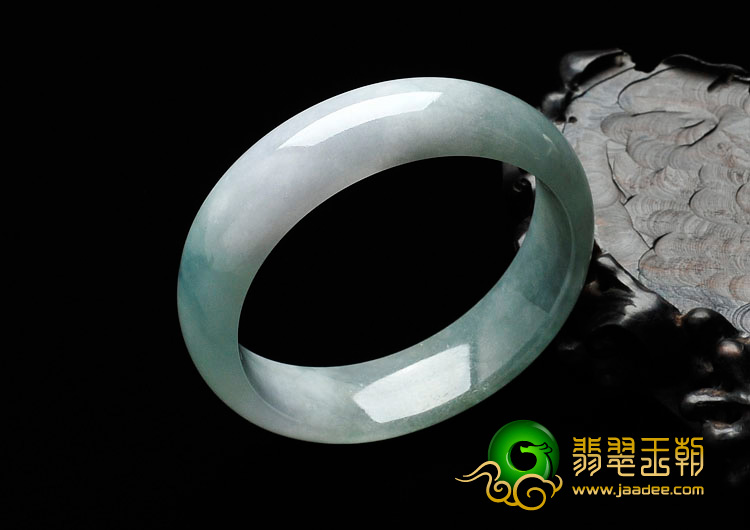 糯冰种晴水略带春色缅甸翡翠手镯（56.2mm）
