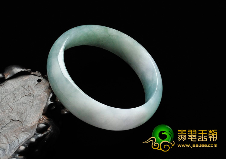 糯冰种晴水略带春色缅甸翡翠手镯（56.2mm）
