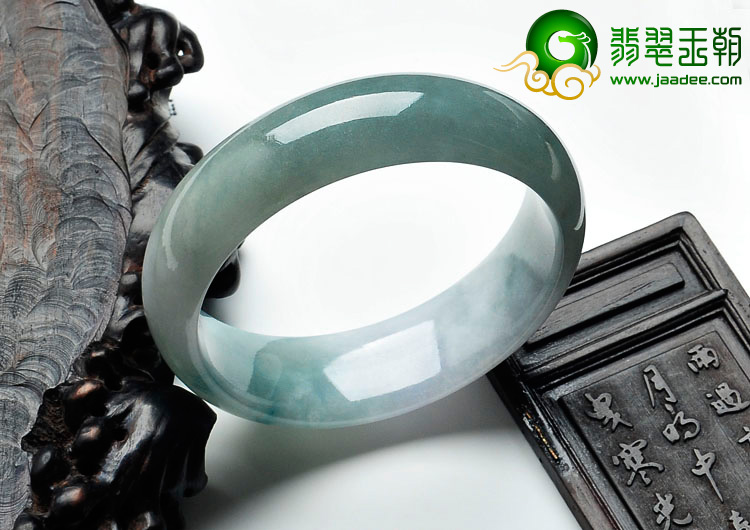 糯冰种晴水略带春色缅甸翡翠手镯（56.2mm）