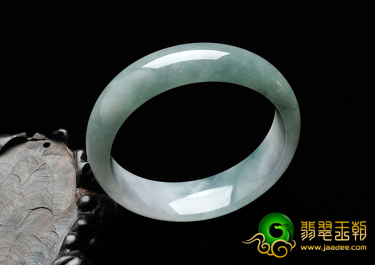 糯冰种晴水略带春色缅甸翡翠手镯（56.2mm）