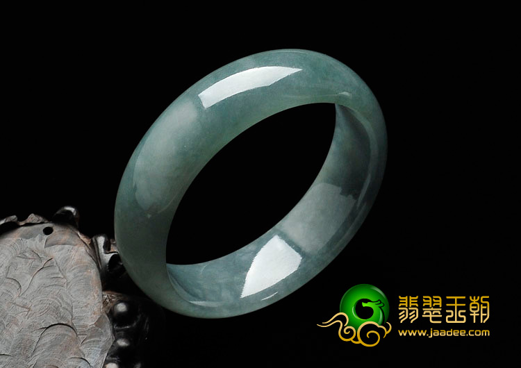 糯冰种油青缅甸翡翠手镯（55.9mm）