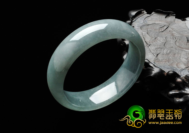 糯冰种油青缅甸翡翠手镯（55.9mm）