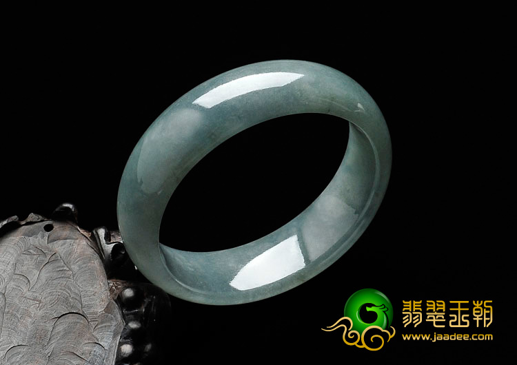 糯冰种油青缅甸翡翠手镯（55.9mm）