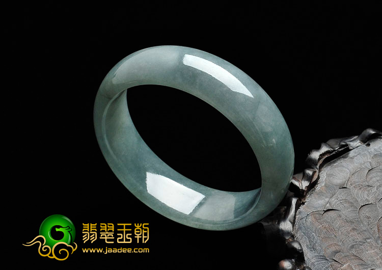 糯冰种油青缅甸翡翠手镯（55.9mm）