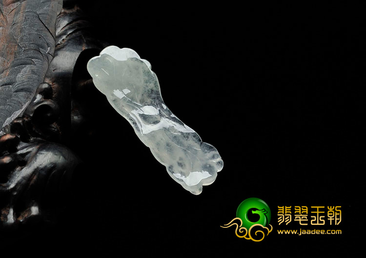 冰种淡晴水缅甸翡翠螭龙挂件