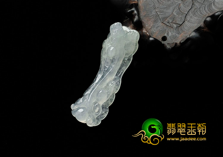 冰种淡晴水缅甸翡翠螭龙挂件