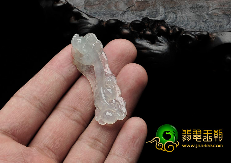 冰种淡晴水缅甸翡翠螭龙挂件