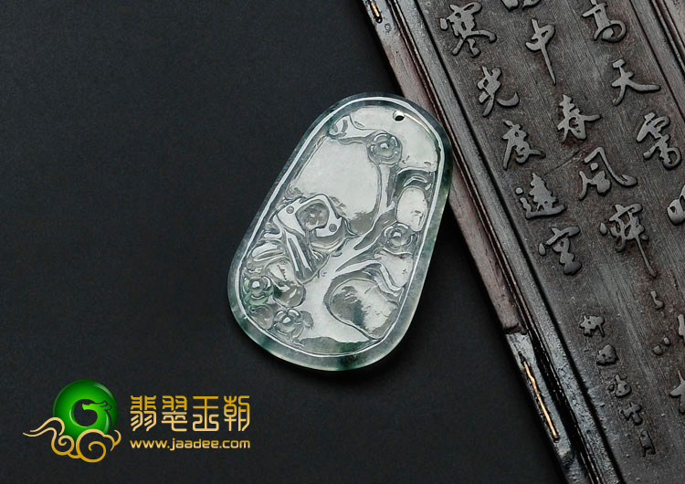 玻璃种飘花缅甸翡翠喜上眉梢挂件