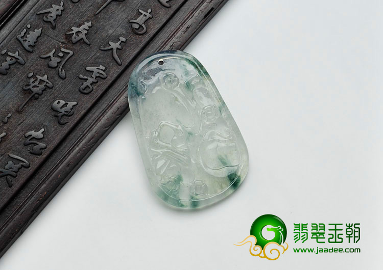 玻璃种飘花缅甸翡翠喜上眉梢挂件