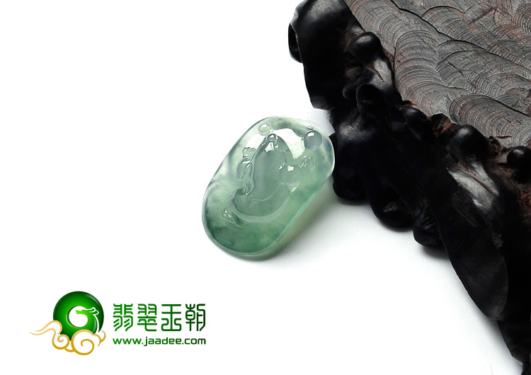 冰种晴水略飘花缅甸翡翠金蟾挂件