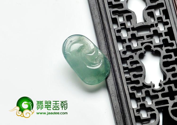 冰种晴水略飘花缅甸翡翠金蟾挂件