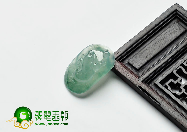 冰种晴水略飘花缅甸翡翠金蟾挂件