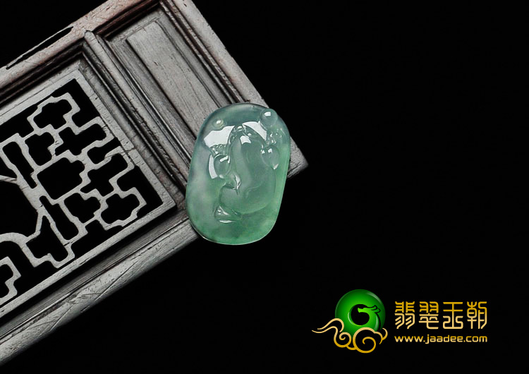 冰种晴水略飘花缅甸翡翠金蟾挂件