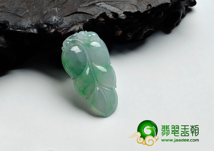 冰种飘翠缅甸翡翠叶子挂件