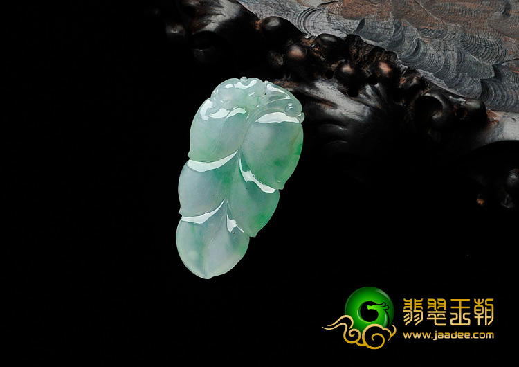 冰种飘翠缅甸翡翠叶子挂件
