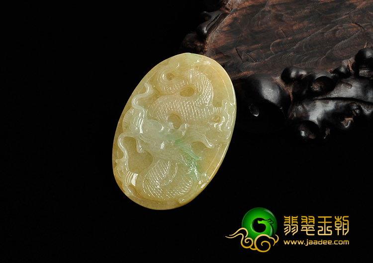 糯冰种黄翡略飘翠缅甸翡翠龙牌挂件