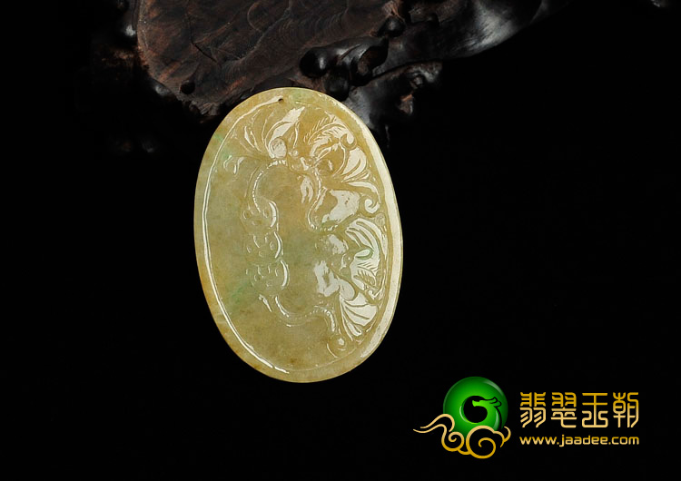 糯冰种黄翡略飘翠缅甸翡翠龙牌挂件