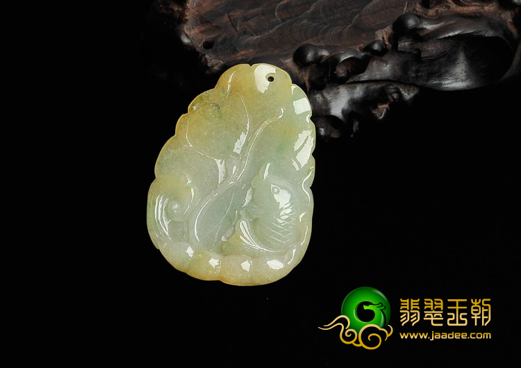 糯冰种淡三彩缅甸翡翠年年有余挂件