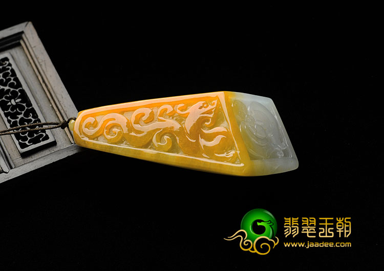 糯冰种黄翡缅甸翡翠龙凤呈祥挂件