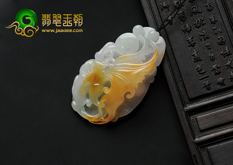 糯冰种黄翡缅甸翡翠蝴蝶挂件
