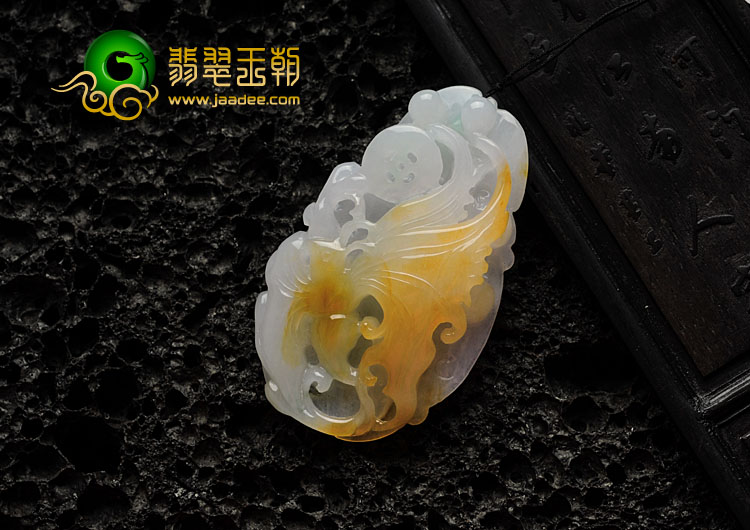糯冰种黄翡缅甸翡翠蝴蝶挂件