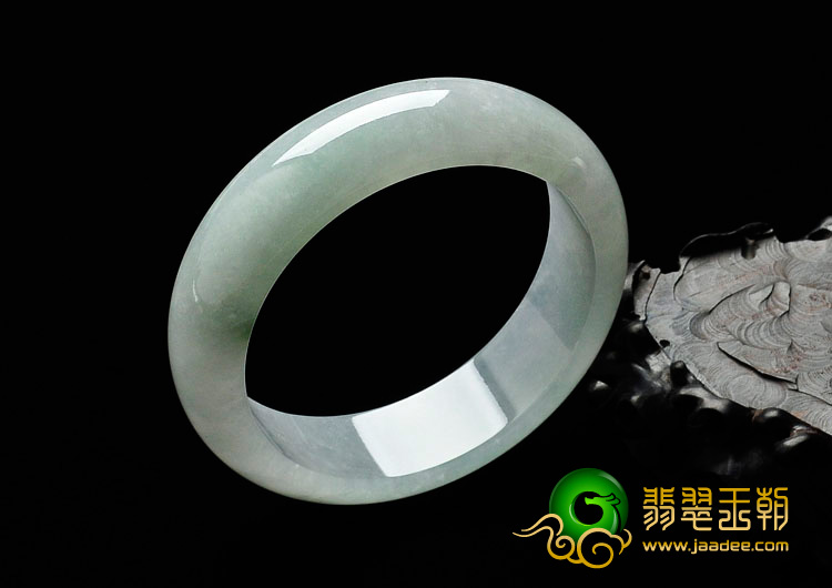 糯冰种晴水缅甸翡翠手镯（57.7mm）