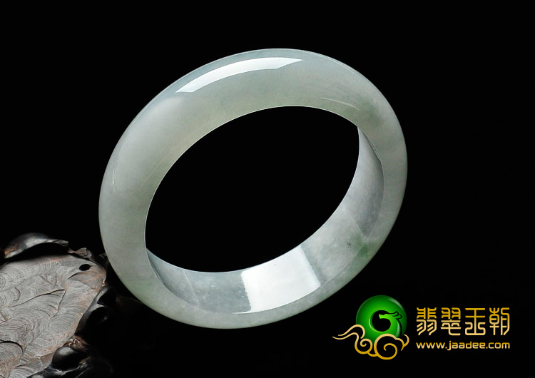 糯冰种晴水缅甸翡翠手镯（57.7mm）