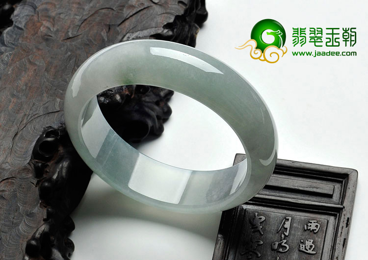 糯冰种晴水缅甸翡翠手镯（57.7mm）