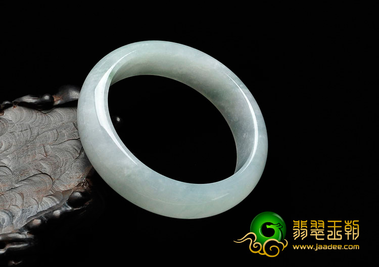 糯冰种晴水缅甸翡翠手镯（57.7mm）