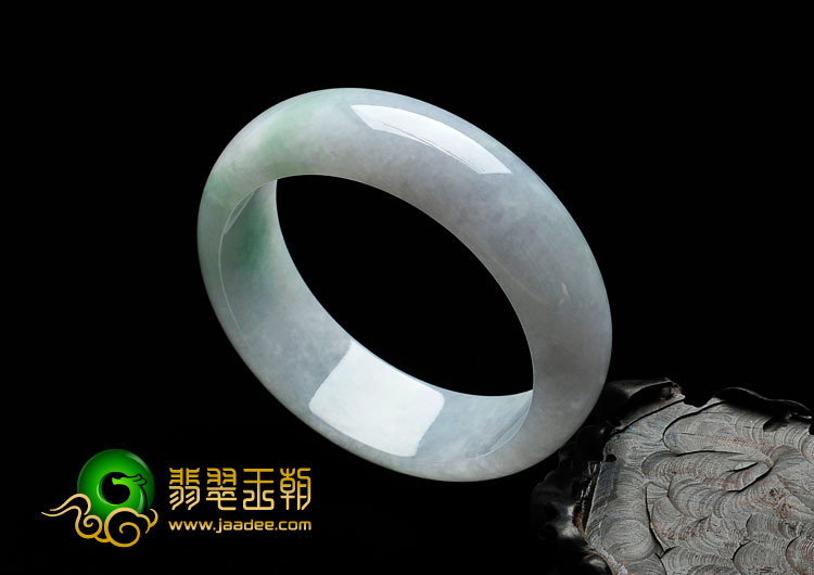 糯冰种春带彩缅甸翡翠手镯（55.9mm）