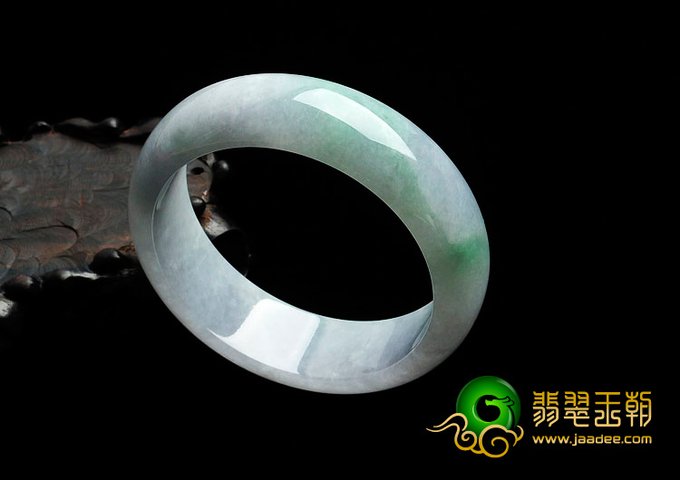 糯冰种春带彩缅甸翡翠手镯（55.9mm）