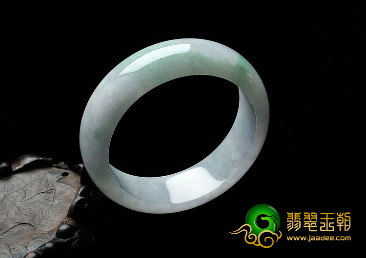 糯冰种春带彩缅甸翡翠手镯（55.9mm）
