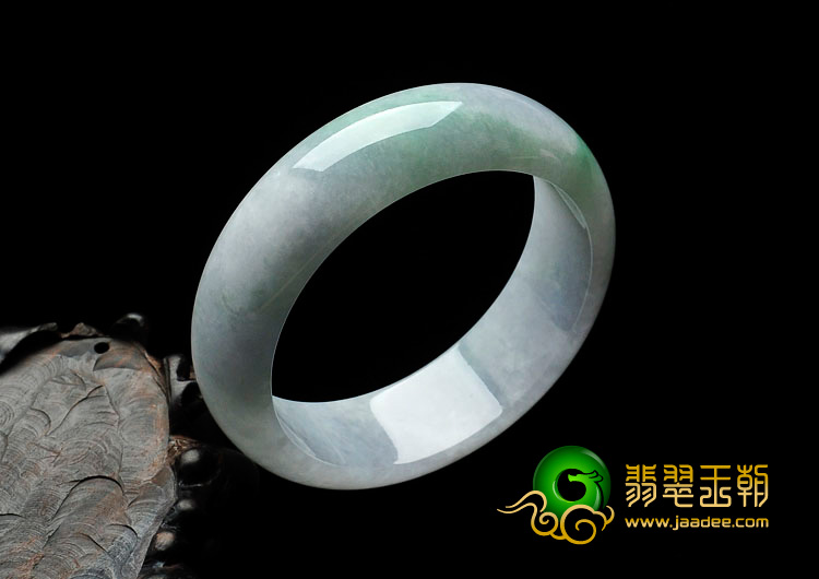 糯冰种春带彩缅甸翡翠手镯（55.9mm）
