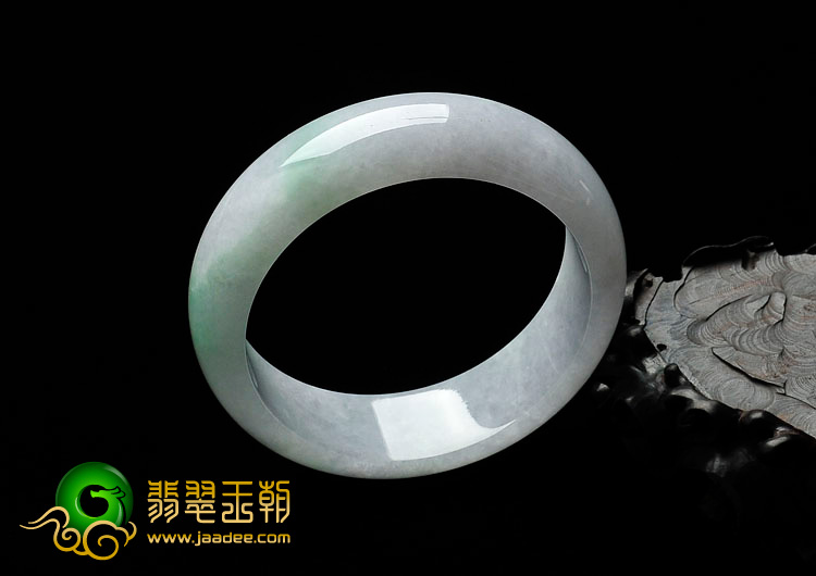 糯冰种春带彩缅甸翡翠手镯（55.9mm）