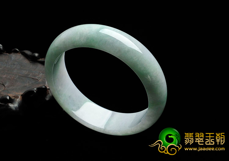 糯冰种春带彩缅甸翡翠手镯（58.2mm）