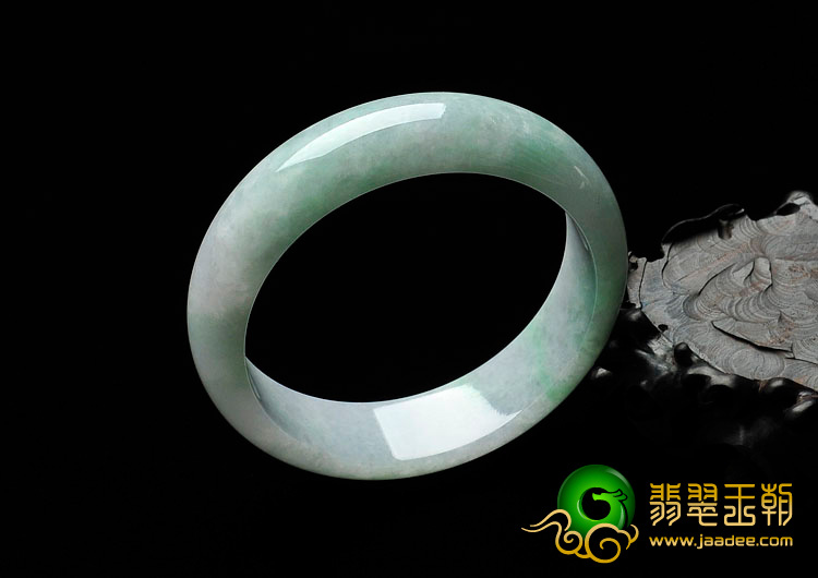糯冰种春带彩缅甸翡翠手镯（58.2mm）