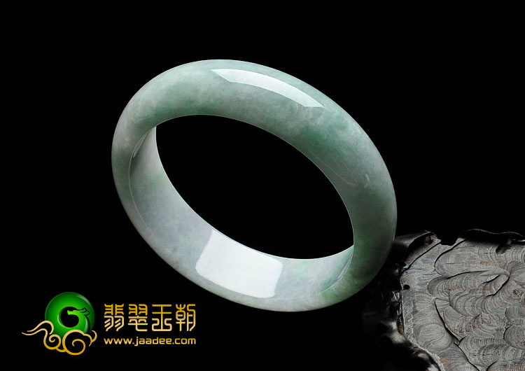 糯冰种春带彩缅甸翡翠手镯（58.2mm）