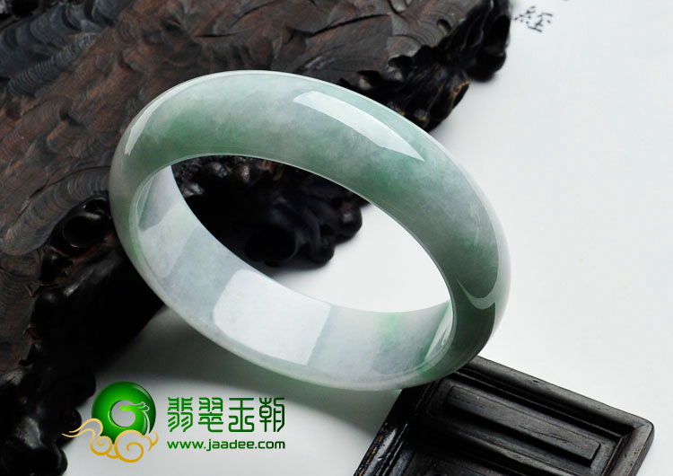 糯冰种春带彩缅甸翡翠手镯（58.2mm）