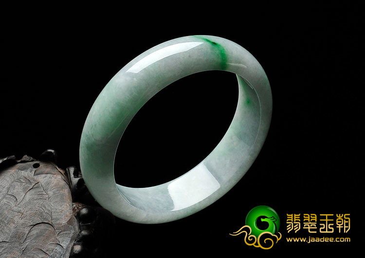 糯冰种春带彩缅甸翡翠手镯（56.9mm）