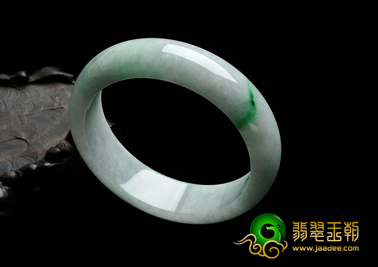 糯冰种春带彩缅甸翡翠手镯（56.9mm）